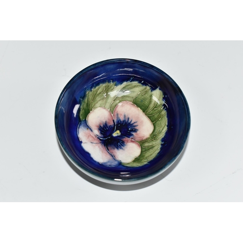 446 - A MOORCROFT POTTERY SMALL FOOTED BOWL, in Pansy pattern on a blue-green ground, diameter 7.5cm x hei... 