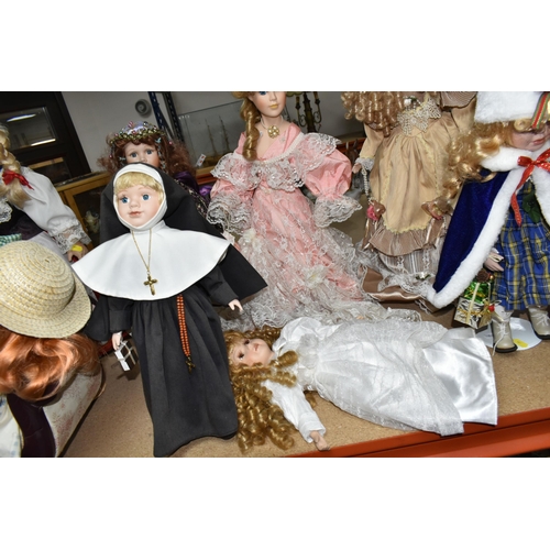 461 - A QUANTITY OF MODERN COLLECTORS DOLLS, to include dolls by Knightsbridge Collection, Hamilton Collec... 