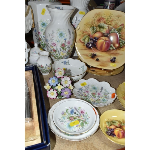 462 - AYNSLEY  DECORATIVE GIFT WARES ETC, to include Orchard Gold plates, Cottage Garden and Pembroke vase... 