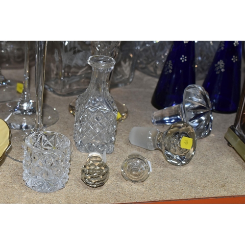 463 - A SMALL QUANTITY OF GLASS WARES ETC, to include a pair of square form decanters (both chipped), a Vi... 