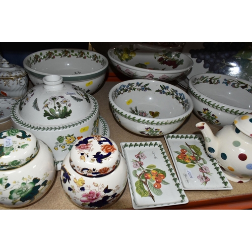 465 - A SMALL SELECTION OF NAMED CERAMIC ITEMS, to include an Emma Bridgewater teapot, Portmeirion 'Birds ... 