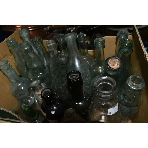 466 - FIVE BOXES AND LOOSE GLASS WARES ETC, to include antique bottles - Spilsby Brewery with dimples to t... 