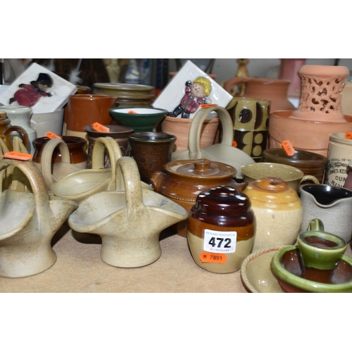 472 - A VARIETY OF LOOSE STONEWARE AND OTHER CERAMICS to include a Midwinter 'Stonehenge' range teapot (no... 