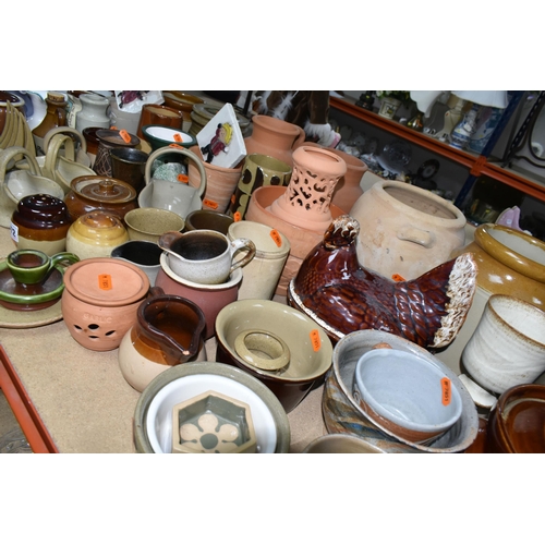 472 - A VARIETY OF LOOSE STONEWARE AND OTHER CERAMICS to include a Midwinter 'Stonehenge' range teapot (no... 