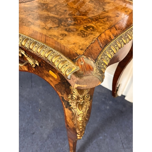 1198 - A VICTORIAN BURR WALNUT AND ROSEWOOD CROSSBANDED LADIES WRITING TABLE, with gilt brass mounts, the r... 