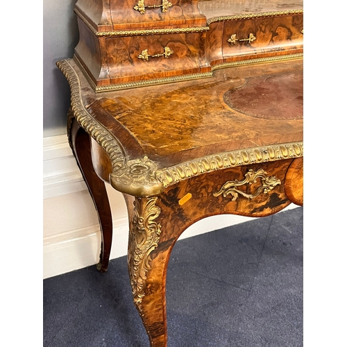 1198 - A VICTORIAN BURR WALNUT AND ROSEWOOD CROSSBANDED LADIES WRITING TABLE, with gilt brass mounts, the r... 