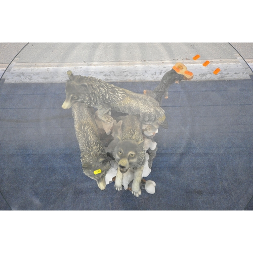 1223 - A WOLF THEMED COFFEE TABLE, with a circular bevelled glass top, diameter 80cm x depth 57cm (conditio... 