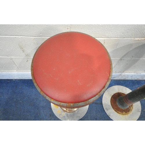 1232 - A PAIR OF MID CENTURY SODA SHOP / ICE-CREAM PARLOUR / DINER SWIVEL STOOLS, with red upholstery and d... 