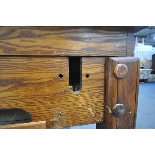 1274 - AN EARLY 20TH CENTURY OAK BUMPER POOL TABLE, with two cues, five red and five white balls, a single ... 