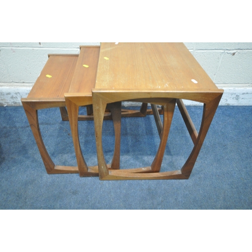 1278 - A MID CENTURY TEAK G PLAN QUADRILLE NEST OF THREE TABLES, largest table width 54cm x depth 43cm x he... 