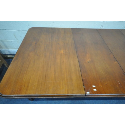 1295 - AN EDWARDIAN MAHOGANY WIND OUT DINING TABLE, with two additional leaves, raised on turned legs, exte... 