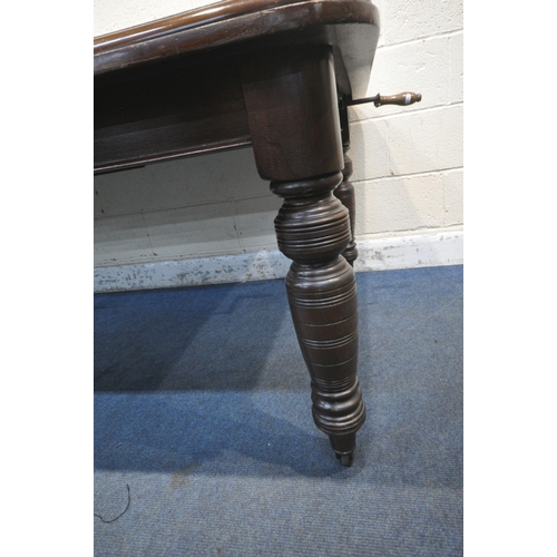 1295 - AN EDWARDIAN MAHOGANY WIND OUT DINING TABLE, with two additional leaves, raised on turned legs, exte... 