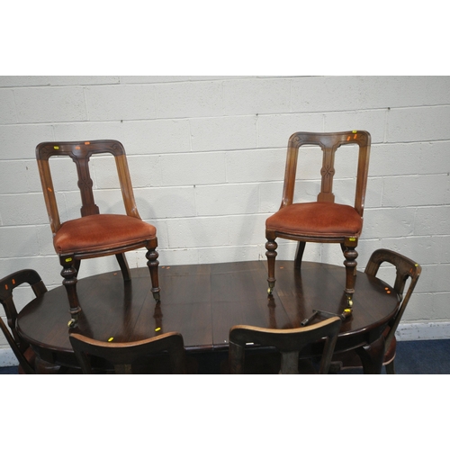 1303 - AN EARLY 20TH CENTURY MAHOGANY OVAL WIND OUT DINING TABLE, raised on cabriole legs, with two additio... 