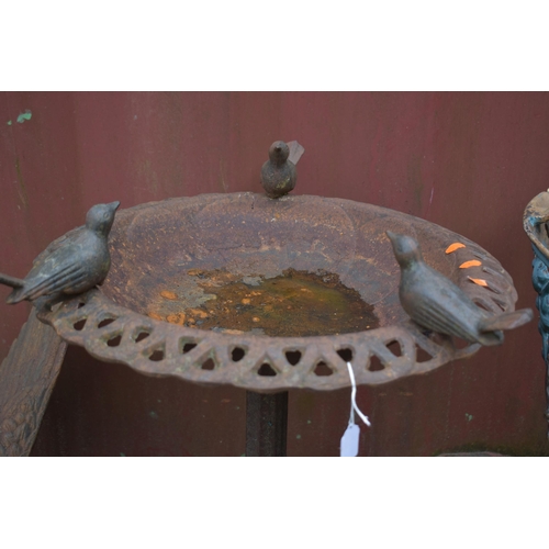 1004 - A WEATHERED CAST IRON BIRD BATH, with three birds to the top edge, on a single support and circular ... 