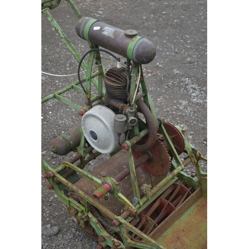 1033 - A VINTAGE ATCO CHAS H PUGH BIRMINGHAM CYLINDER LAWNMOWER (condition report: rusted and untested)