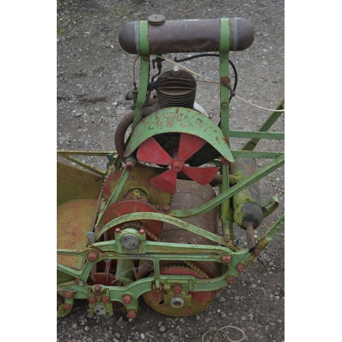 1033 - A VINTAGE ATCO CHAS H PUGH BIRMINGHAM CYLINDER LAWNMOWER (condition report: rusted and untested)