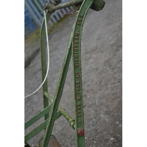 1033 - A VINTAGE ATCO CHAS H PUGH BIRMINGHAM CYLINDER LAWNMOWER (condition report: rusted and untested)