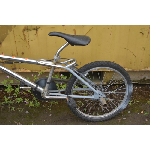 1034 - AN UNBRANDED BMX BIKE (some rusting and tyres flat)