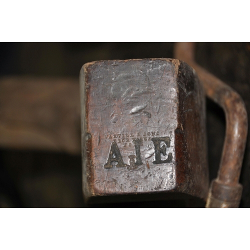 1053 - A TRAY CONTAINING CARPENTRY TOOLS including a Varville and Sons coffin plane, a Record No4 1/2 and a... 