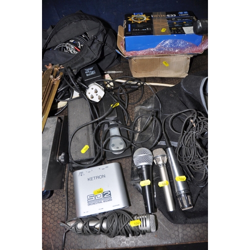 1061 - A BAG CONTAINING SOUND AND LIGHTING EQUIPMENT including a Roland CR1000 digital drummer, a Keltron S... 