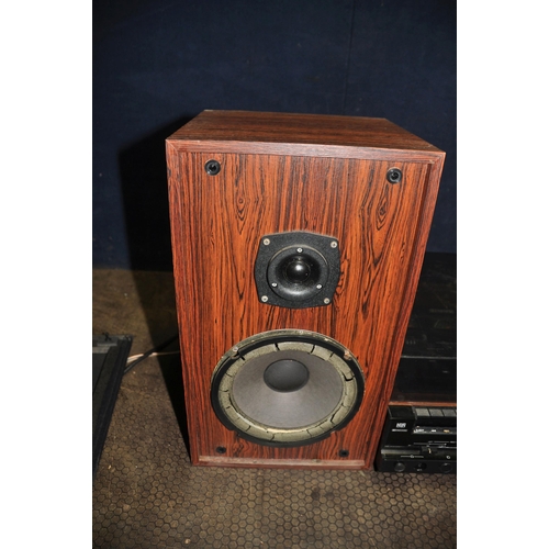 1065 - A MID CENTURY HITACHI SDT-7680 MUSIC CENTRE with rosewood effect vinyl covering, smoked Plexi glass ... 