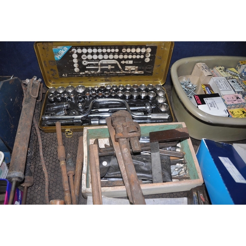 1085 - THREE TRAYS AND A HARDWARE CADDY CONTAINING TOOLS AND HARDWARE including brass and steel slotted scr... 