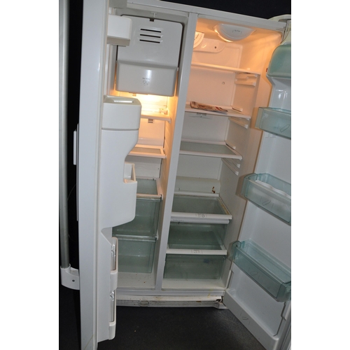 1090 - A HOTPOINT MSZ 801DF AMERICAN STYLE FRIDGE FREEZER with water and ice maker width 90cm depth 70cm he... 