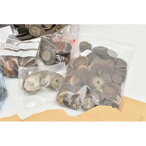 128 - A PLASTIC TUB OF MIXED WORLD COINS, to include early loose copper coins, many coins in envelopes 18t... 