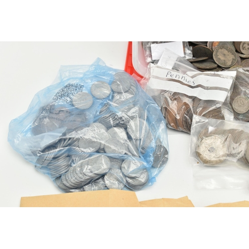 128 - A PLASTIC TUB OF MIXED WORLD COINS, to include early loose copper coins, many coins in envelopes 18t... 