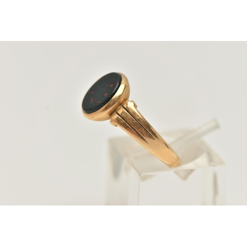 28 - AN 18CT GOLD BLOODSTONE SIGNET RING, designed as a polished oval bloodstone inlay, collet set to the... 