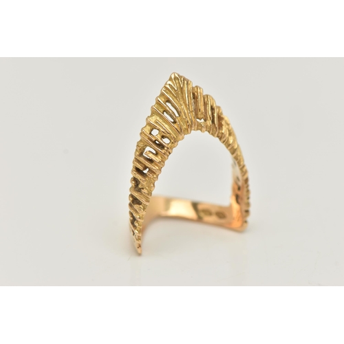 36 - A YELLOW METAL TEXTURED WISH BONE RING, textured V shape, and polished reverse, stamped 750, ring si... 