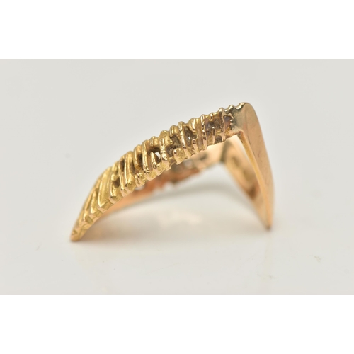 36 - A YELLOW METAL TEXTURED WISH BONE RING, textured V shape, and polished reverse, stamped 750, ring si... 