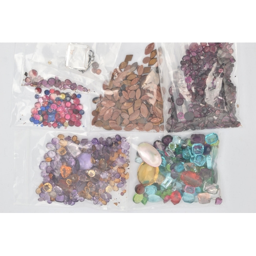 57 - A COLLECTION OF EARLY TO MID 20TH CENTURY LOOSE STONES TO INCLUDE GARNET TOPPED DOUBLETS, PASTE, SAN... 