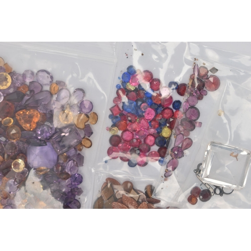 57 - A COLLECTION OF EARLY TO MID 20TH CENTURY LOOSE STONES TO INCLUDE GARNET TOPPED DOUBLETS, PASTE, SAN... 