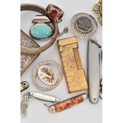 63 - A SELECTION OF ITEMS, to include a rounded square form vesta case, ivy leaf detail with vacant shiel... 