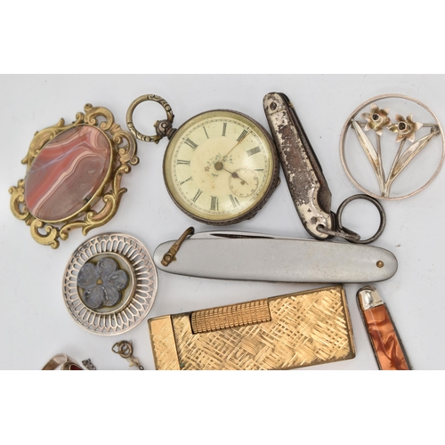 63 - A SELECTION OF ITEMS, to include a rounded square form vesta case, ivy leaf detail with vacant shiel... 