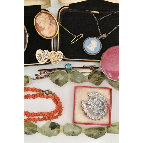 67 - A COLLECTION OF EARLY 20TH CENTURY TO MODERN JEWELLERY, to include a late Victorian silver foliate h... 