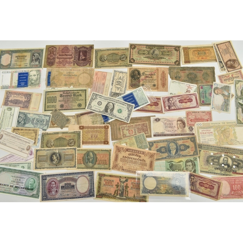 117 - A LARGE AND HEAVY BOX OF COINS, BANKNOTES AND COMMEMORATIVES, to include world banknotes out of circ... 