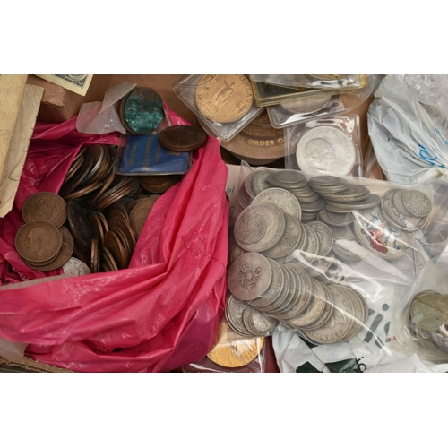 117 - A LARGE AND HEAVY BOX OF COINS, BANKNOTES AND COMMEMORATIVES, to include world banknotes out of circ... 