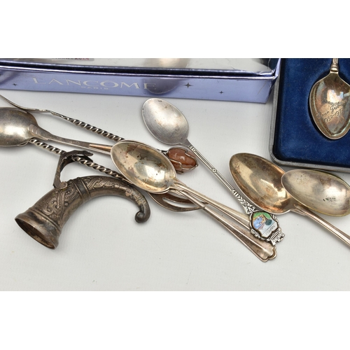 86 - AN ASSORTMENT OF SILVER OF WHITE METAL ITEMS, a silver handheld mirror with monogram engraving, hall... 