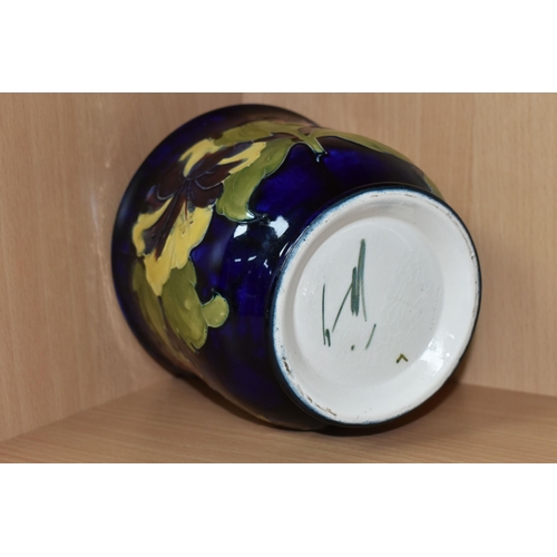 371 - A MOORCROFT POTTERY PLANTER, in the Hibiscus pattern on a dark blue ground, height 13cm x internal d... 