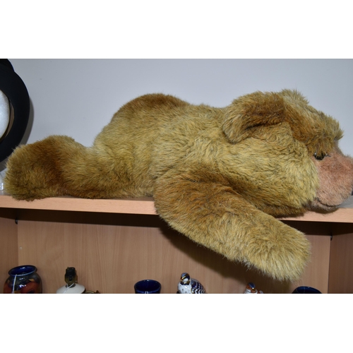 380 - A STEIFF URS BROWN BEAR, No.069673, soft plush brown bear in a lying position, button and tag to lef... 