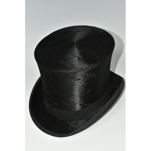 381 - A TOP HAT, by Cater and Sons of 88, St James Street, London SW, internal measurements 19.5cm x 16cm,... 