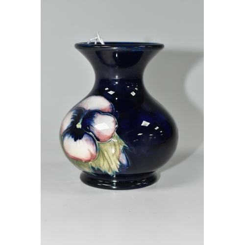 386 - A MOORCROFT POTTERY SMALL 'PANSY' PATTERN VASE, with flared neck, tube lined with purple pansies on ... 