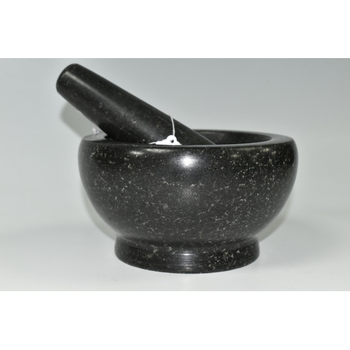 400 - A DARK GREY GRANITE PESTLE AND MORTAR, internal diameter of mortar 13.5cm, heavy (2) (Condition Repo... 