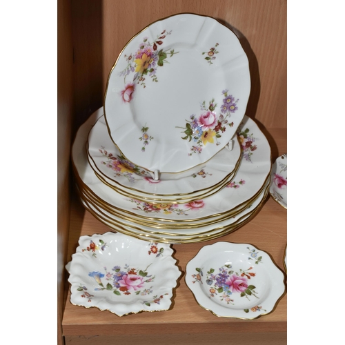 427 - A GROUP OF ROYAL CROWN DERBY PORCELAIN, comprising an Imari 1128 pattern cabinet plate, 'Derby Borde... 