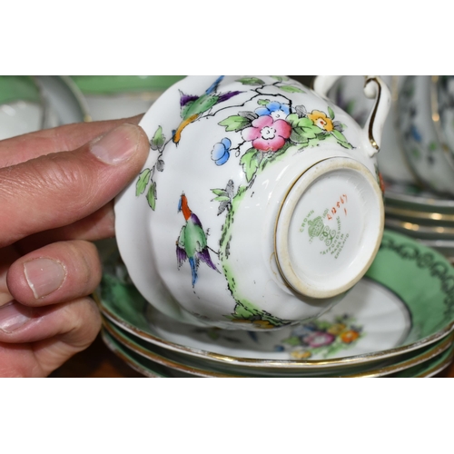 439 - A QUANTITY OF DINNERWARE FROM NAMED MANUFACTURERS to include an assortment of Portmeirion 'Botanical... 