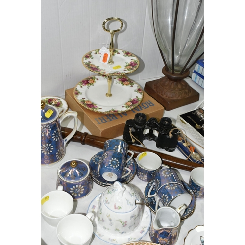 515 - A BOXED ROYAL ALBERT 'OLD COUNTRY ROSES' TWO TIER CAKE STAND AND OTHER KITCHENWARE, to include a Jap... 