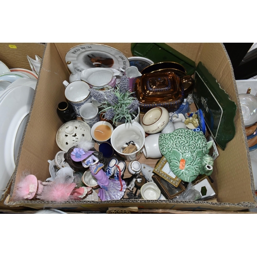 527 - SIX BOXES AND LOOSE OF KITCHEN CROCKERY, CERAMIC ORNAMENTS AND GLASSWARE, ETC, to include a Chinese ... 