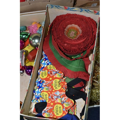 582 - TWO BOXES AND LOOSE VINTAGE CHRISTMAS DECORATIONS, to include boxed and loose glass baubles includin... 